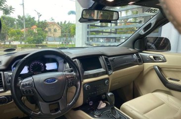 Selling Purple Ford Everest 2016 in Manila