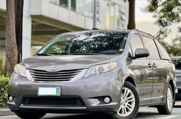 2011 Toyota Sienna in Makati, Metro Manila