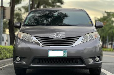 2011 Toyota Sienna in Makati, Metro Manila