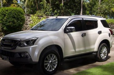 Pearl White Isuzu Mu-X 2019 for sale in Automatic