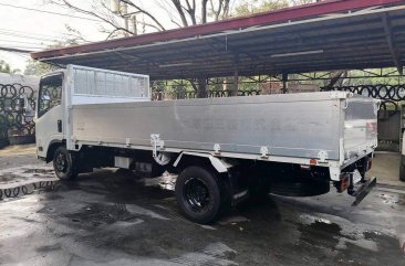 Selling Purple Isuzu Elf 2020 in Manila