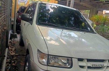 Purple Isuzu Crosswind 2002 for sale in Automatic