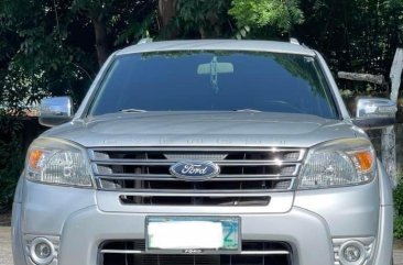 Purple Ford Everest 2014 for sale in Manual