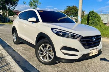 White Hyundai Tucson 2016 SUV / MPV at Automatic  for sale in Manila