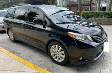 Silver Toyota Sienna 2013 for sale in Automatic