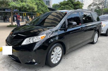 Silver Toyota Sienna 2013 for sale in Automatic