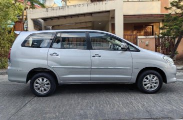 Purple Toyota Innova 2011 for sale in Automatic