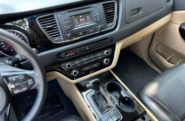 Purple Kia Grand carnival 2016 for sale in Automatic