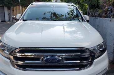 Selling Purple Ford Everest 2016 in Pasig