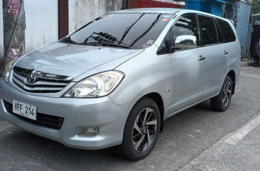 Selling Silver Toyota Innova 2011 in Quezon City