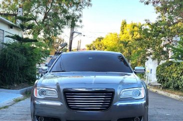 Purple Chrysler 300c 2013 for sale in Automatic