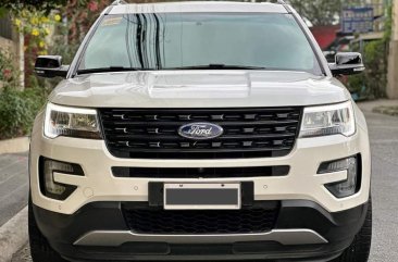 Pearl White Ford Explorer 2016 for sale in Automatic