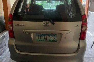 Selling White Toyota Avanza 2011 in Pasig