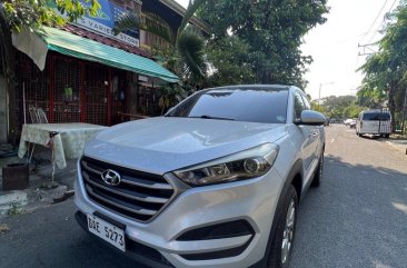 Selling White Hyundai Tucson 2017 in Pasig