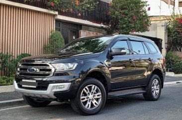 Selling White Ford Everest 2016 in Manila