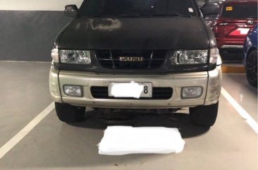 White Isuzu Crosswind 2023 for sale in Makati