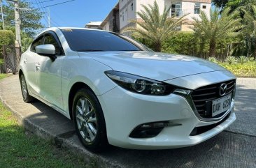 White Mazda 3 2018 for sale in Automatic