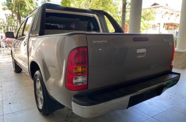 White Toyota Hilux 2006 for sale in Cebu City