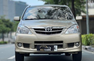 Selling White Toyota Avanza 2007 in Makati