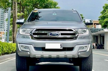 Selling White Ford Everest 2017 in Makati