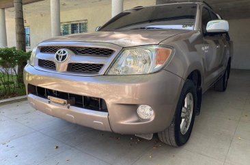 White Toyota Hilux 2006 for sale in Cebu City