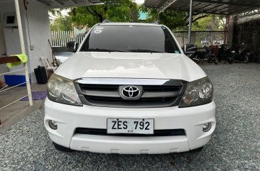 Selling White Toyota Fortuner 2006 in Caloocan