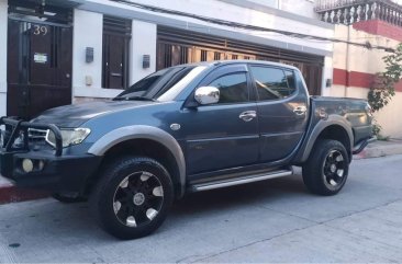 Selling White Mitsubishi Strada 2011 in Manila