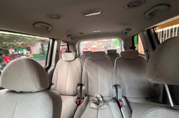 White Kia Carnival 2012 for sale in Manual