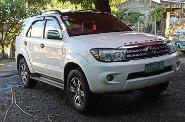 Selling White Toyota Fortuner 2009 in Manila