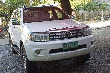 Selling White Toyota Fortuner 2009 in Manila