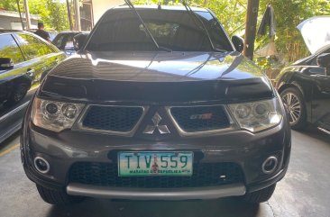 Selling White Mitsubishi Montero 2012 in Pasig