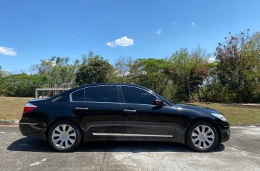 Selling White Hyundai Genesis 2009 in Bacoor