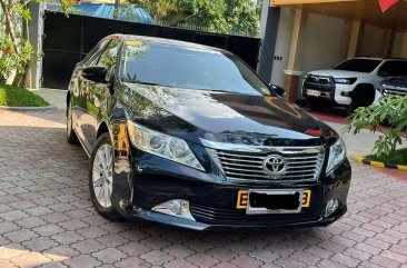 Sell White 2014 Toyota Camry in Angono