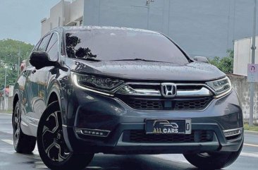 Selling White Honda Cr-V 2018 in Makati