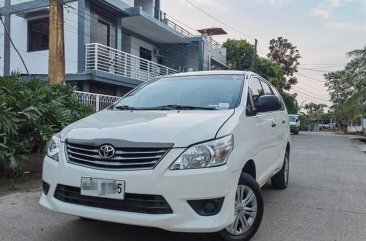 White Toyota Innova 2014 for sale in Manual