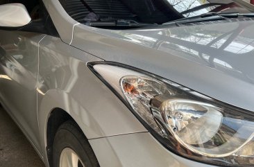 White Hyundai Elantra 2012 for sale in Manila