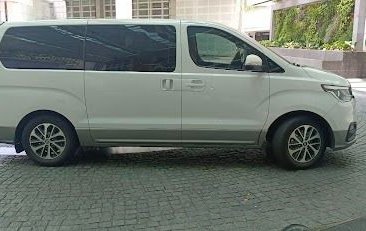 White Hyundai Starex 2019 for sale in Caloocan