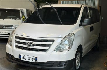 White Hyundai Starex 2018 for sale in Manual