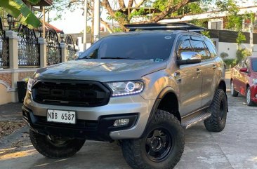 White Ford Everest 2016 for sale in Manila