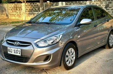 Selling White Hyundai Accent 2018 in Manila