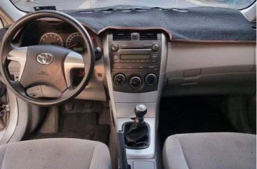 Selling White Toyota Corolla altis 2012 in Pasig