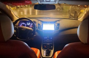 Selling White Hyundai Elantra 2014 in Quezon City