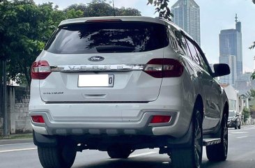 Selling White Ford Everest 2016 in Makati