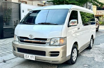 Selling White Toyota Hiace 2008 in Pasig