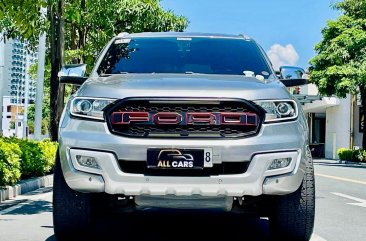 Selling White Ford Everest 2017 in Makati