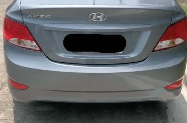 Selling White Hyundai Accent 2000 in Makati