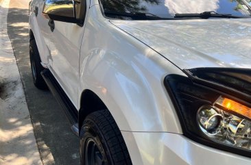 Sell Pearl White 2016 Isuzu Mu-X in San Pedro