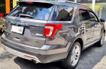 Selling White Ford Explorer 2016 in Pasig