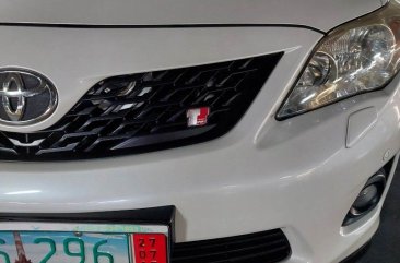 Selling White Toyota Corolla altis 2012 in Pateros