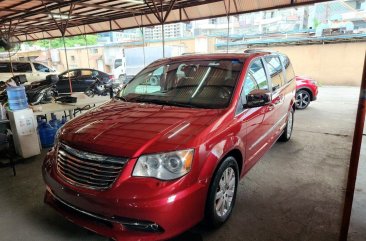 Sell White 2013 Chrysler Town And Country in Pasig